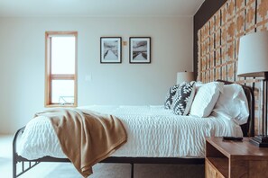 5 Schlafzimmer, Schreibtisch, Bügeleisen/Bügelbrett, Reisekinderbett