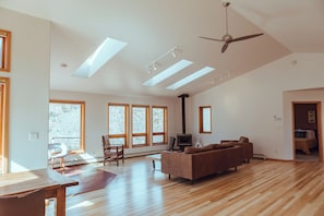 Interior - Mountain Retreat : 5 acres : Hot Tub : Fire Pit : Views (Colorado Springs)