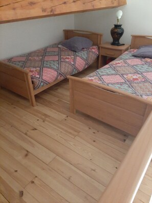 2 Schlafzimmer, Reisekinderbett, kostenloses WLAN, Bettwäsche
