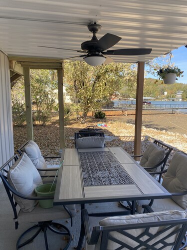 4 bed / 3bath Lakefront Cabin with Dock! Ha-Ha Tonka State Park!