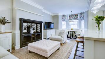 Smart TV, fireplace, DVD player, books