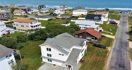 Beautiful Beach House with Breathtaking Water Views! Short Walk to Restaurants