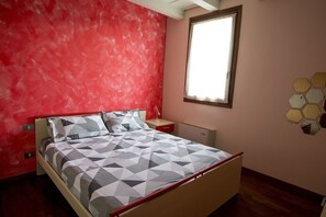 1 chambre, bureau, fer et planche à repasser, Wi-Fi gratuit