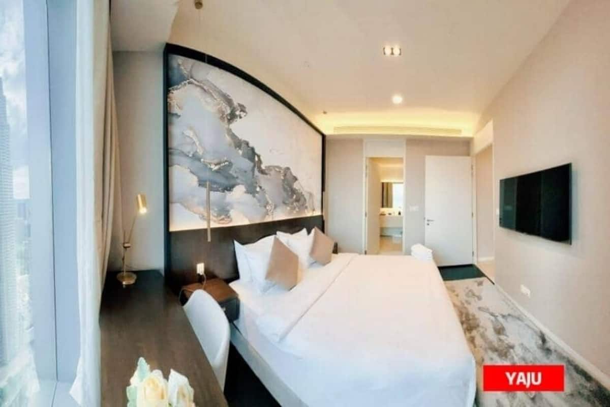 Premium Three Bedroom with KLCC View | Ropa de cama de alta calidad y edredones de plumas