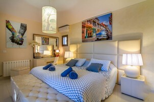 Habitación Premium doble, 1 cama de matrimonio grande | Ropa de cama de alta calidad y colchones con acolchado adicional