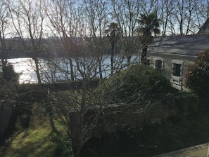Property grounds - Angers, View of La Maine, near CHU, city center 5 min by streetcar. (Angers)