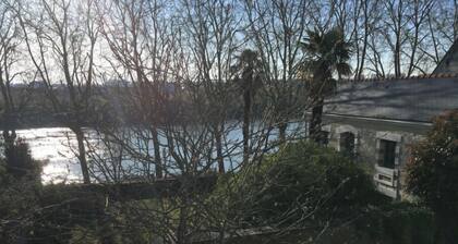 Angers, View of La Maine, near CHU, city center 5 min by tram.