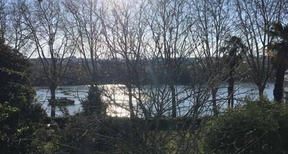 Angers, View of La Maine, near CHU, city center 5 min by tram.