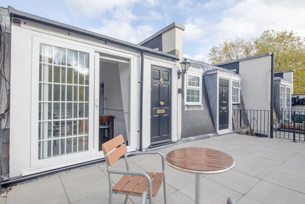 Basic Apartment, 1 King Bed with Sofa bed | Exterior