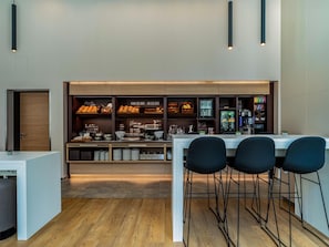 Päivittäinen buffetaamiainen (13.9 EUR per henkilö)