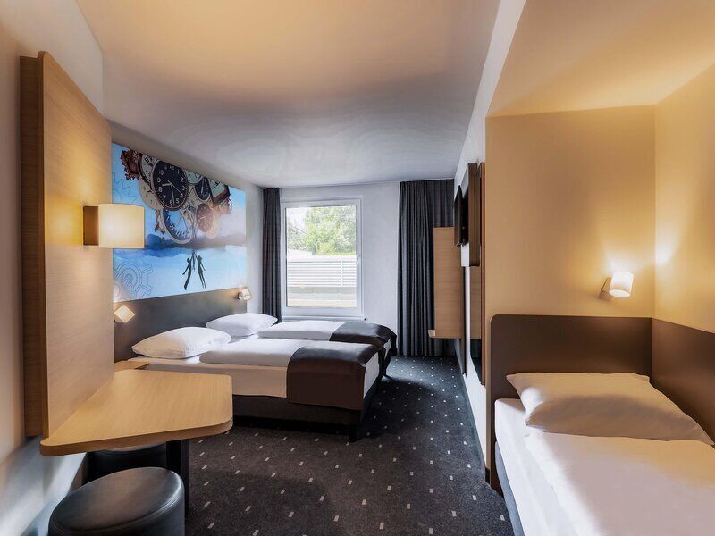 Triple Room | Desk, soundproofing, WiFi (free), bed sheets
