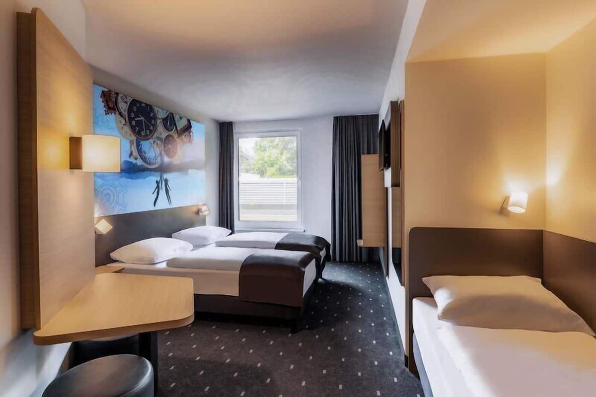 Chambre Triple | Bureau, chambres insonorisées, Wi-Fi gratuit, draps fournis