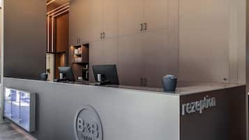 Desk, soundproofing, free WiFi, bed sheets