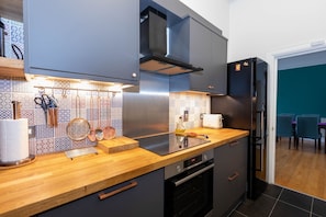 Basic-Apartment, Mehrere Betten | Eigene Küche | Kühlschrank, Mikrowelle, Ofen, Herdplatte