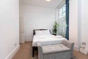 Basic Apartment, Multiple Beds