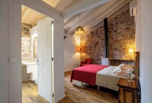 3 Schlafzimmer, Schreibtisch, Bügeleisen/Bügelbrett, Reisekinderbett