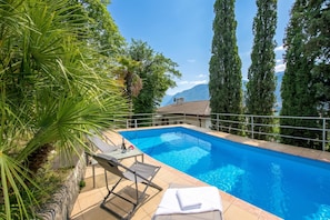 Familievilla, 3 soverom, balkong, ved fjell (Villa Panorama with private pool) | Basseng | Sesongbasert utendørsbasseng