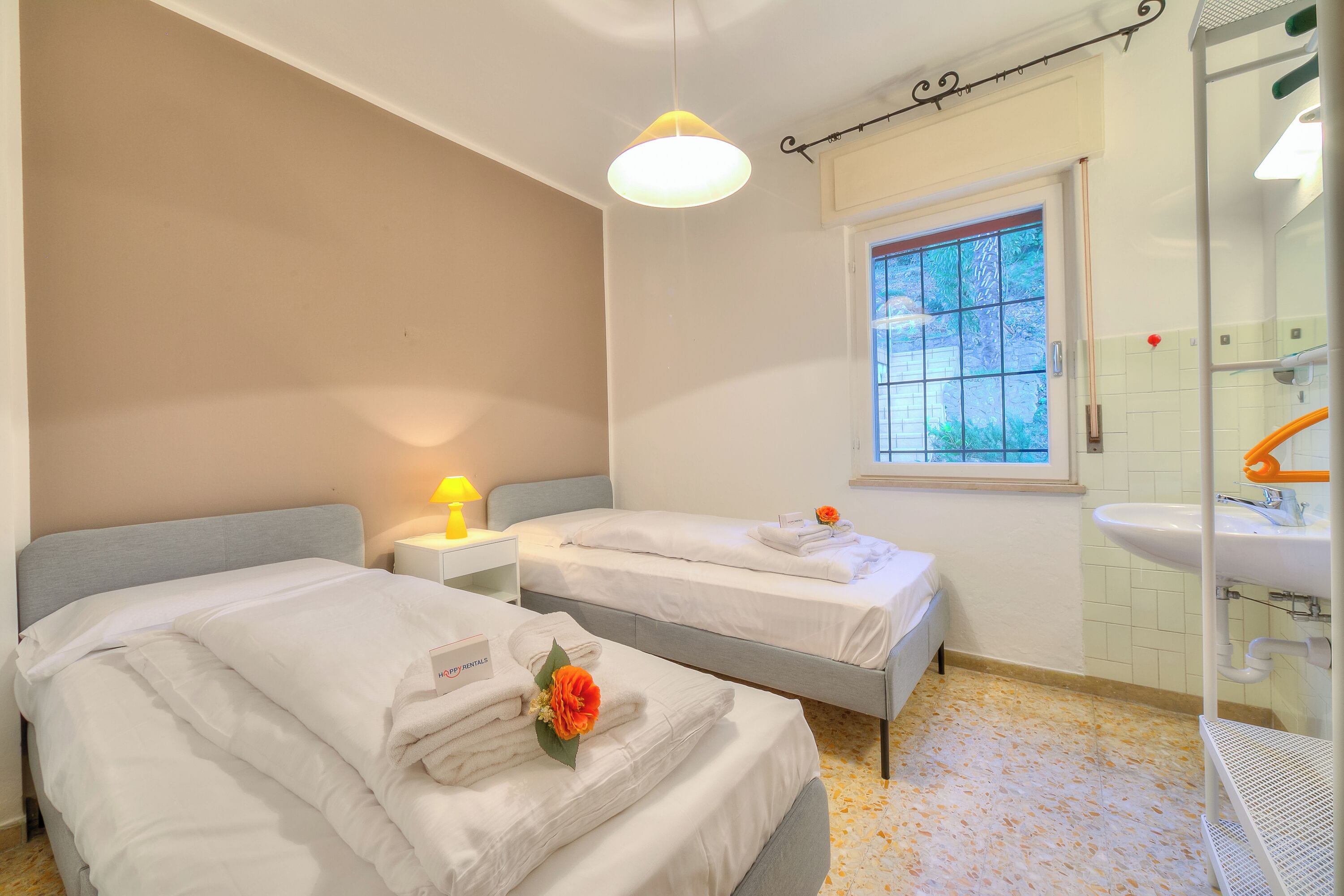 Familienvilla, Mehrere Schlafzimmer, Bergseite (Villa Panorama with private pool) | 3 Schlafzimmer, Bügeleisen/Bügelbrett, kostenloses WLAN, Bettwäsche