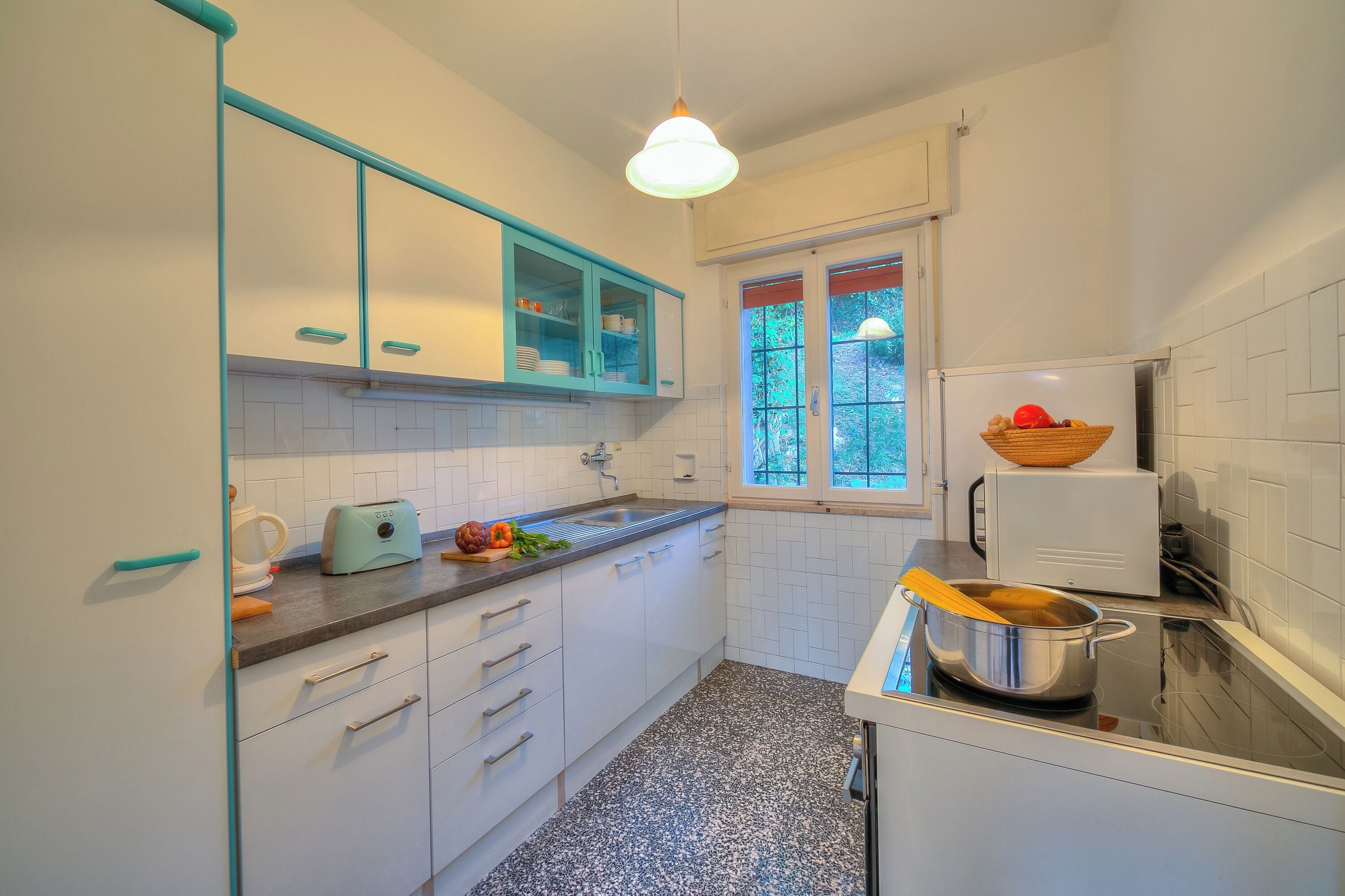 Familie villa, meerdere slaapkamers, uitzicht op gebergte (Villa Panorama with private pool) | Privékeuken | Een koelkast, een microgolfoven, een oven, een kookplaat