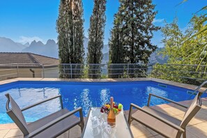 Familievilla, 3 soverom, balkong, ved fjell (Villa Panorama with private pool) | Basseng | Sesongbasert utendørsbasseng