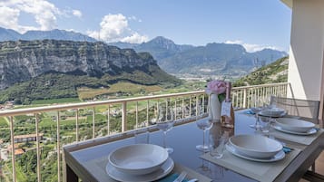 Family Villa, Multiple Bedrooms, Mountainside (Villa Panorama with private pool) | Outdoor dining