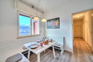 Familienvilla, 3 Schlafzimmer, Bergseite (Villa Panorama with private pool) | Esszimmer