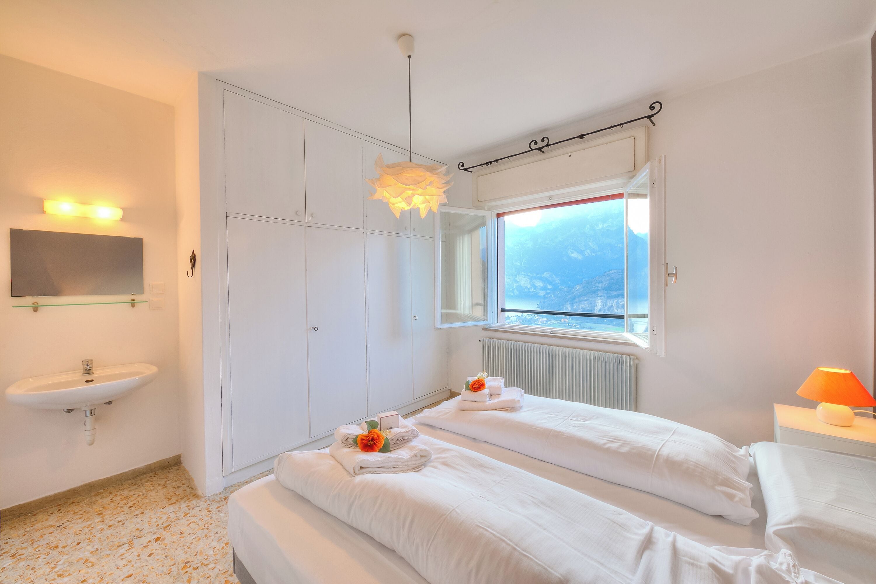 Vila Keluarga, beberapa kamar, tepi gunung (Villa Panorama with private pool) | 3 kamar tidur, setrika/meja setrika, Wi-Fi gratis, dan seprai linen