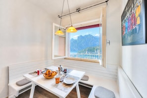 Familievilla, 3 soverom, balkong, ved fjell (Villa Panorama with private pool) | Spiseområde