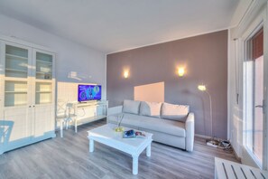 Family Villa, Multiple Bedrooms, Mountainside (Villa Panorama with private pool) | Living area | 21-inch TV with satellite channels, table tennis - Villa Panorama With Private Pool (Nago-Torbole)