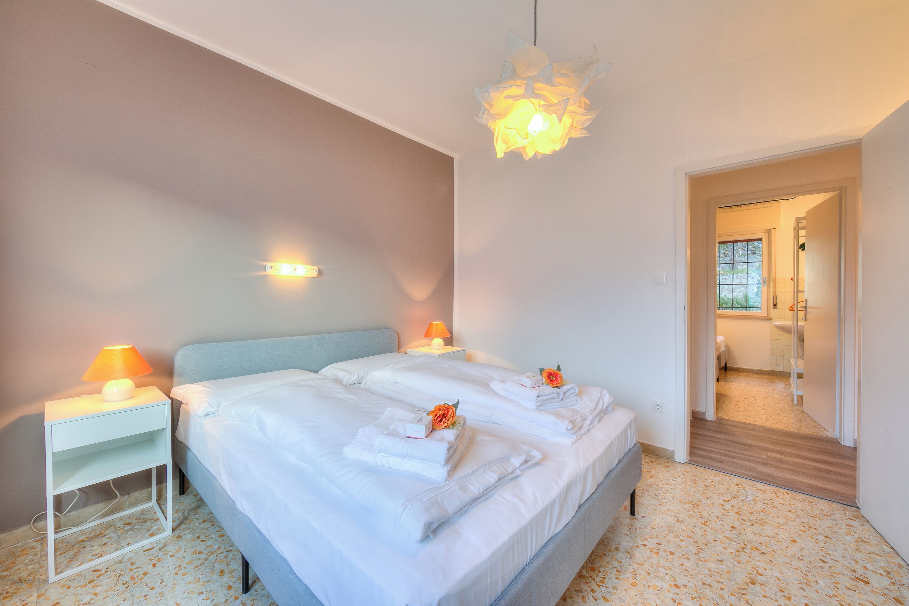 Familienvilla, Mehrere Schlafzimmer, Bergseite (Villa Panorama with private pool) | 3 Schlafzimmer, Bügeleisen/Bügelbrett, kostenloses WLAN, Bettwäsche