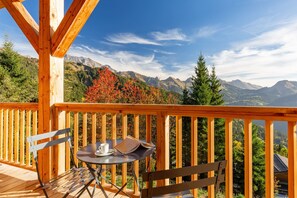 Outdoor dining - Chalet "Lucyvon" exceptional view (Manigod)
