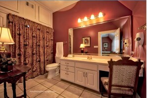 The Orange Suite | Bathroom - Eufaula House (Eufaula)