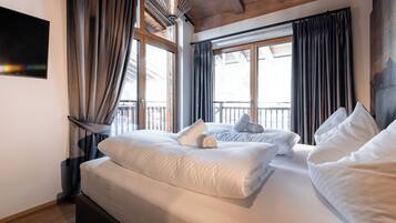 Deluxe Penthouse-Apartment 3A | Allergikerbettwaren, Zimmersafe, individuell dekoriert