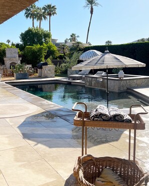 Piscina all'aperto, una piscina riscaldata