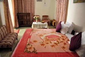 7 Schlafzimmer, Schreibtisch, Bügeleisen/Bügelbrett, WLAN