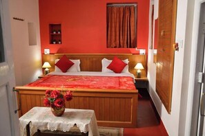 7 habitaciones, escritorio, tabla de planchar con plancha y wifi 