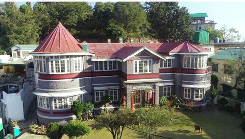 Solan Retreat  Villa with Garden