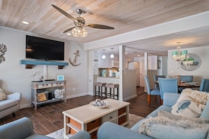 TV - Poolside Condo - Walk to Beach, Celebration Park, Grocery, Coligny Plaza ! (Hilton Head Island)