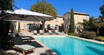 Bastide de prestige climatisée - Piscine Chauffée - 10mn à pied des commerces - Eygalières