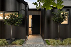 Exterior detail - New Arrowtown Holiday Home (Arrowtown)