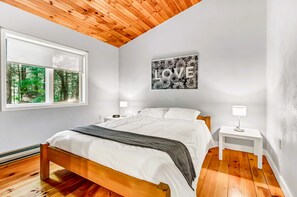 Iron/ironing board, free WiFi, bed sheets, wheelchair access - Mersey River Chalets a nature retreat (Maitland Bridge)