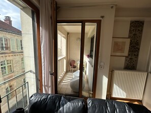 Smart TV, books - Just 5 minutes from the Eiffel Tower and the Seine!
Ideal for families. Parking (PARIS)