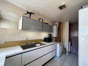 Fridge, microwave, oven, stovetop - Just 5 minutes from the Eiffel Tower and the Seine!
Ideal for families. Parking (PARIS)
