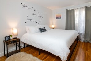 2 slaapkamers, een bureau, een strijkplank/strijkijzer, gratis wifi