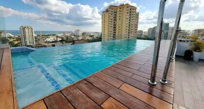 Lovely 3-Bedroom Condo with Amazing Rooftop Pool