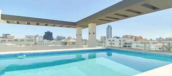 Lovely 3-Bedroom Condo with Amazing Rooftop Pool