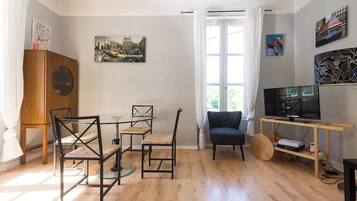 Standard Apartment | Living area
