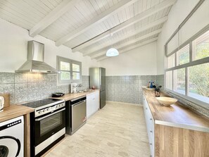 Fridge, oven, dishwasher, coffee/tea maker