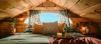 Cowboy Bunkhouse hot tub/lake/farm/nature