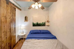 1 bedroom, WiFi, bed sheets - First-Floor Hunter Condo < 1 Mi to Slopes! (Hunter)